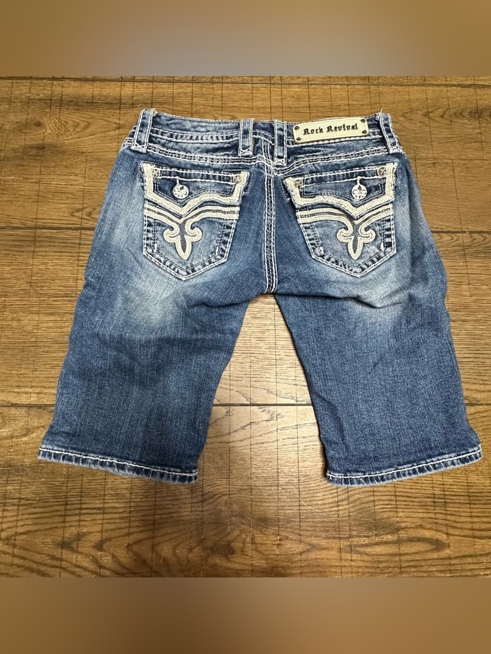 ☀️SUMMER SALE ☀️ Rock Revival “Kai” Faded Blue Denim 10” Shorts Size 25 - Picture 2 of 12
